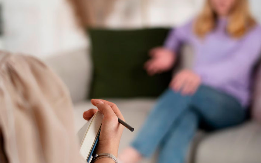 Como o suporte psicológico melhora a adesão ao tratamento e reduz sintomas como dor e fadiga